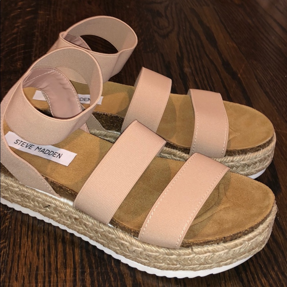 KIMMIE BLUSH STEVE MADDEN SANDAL never been worn